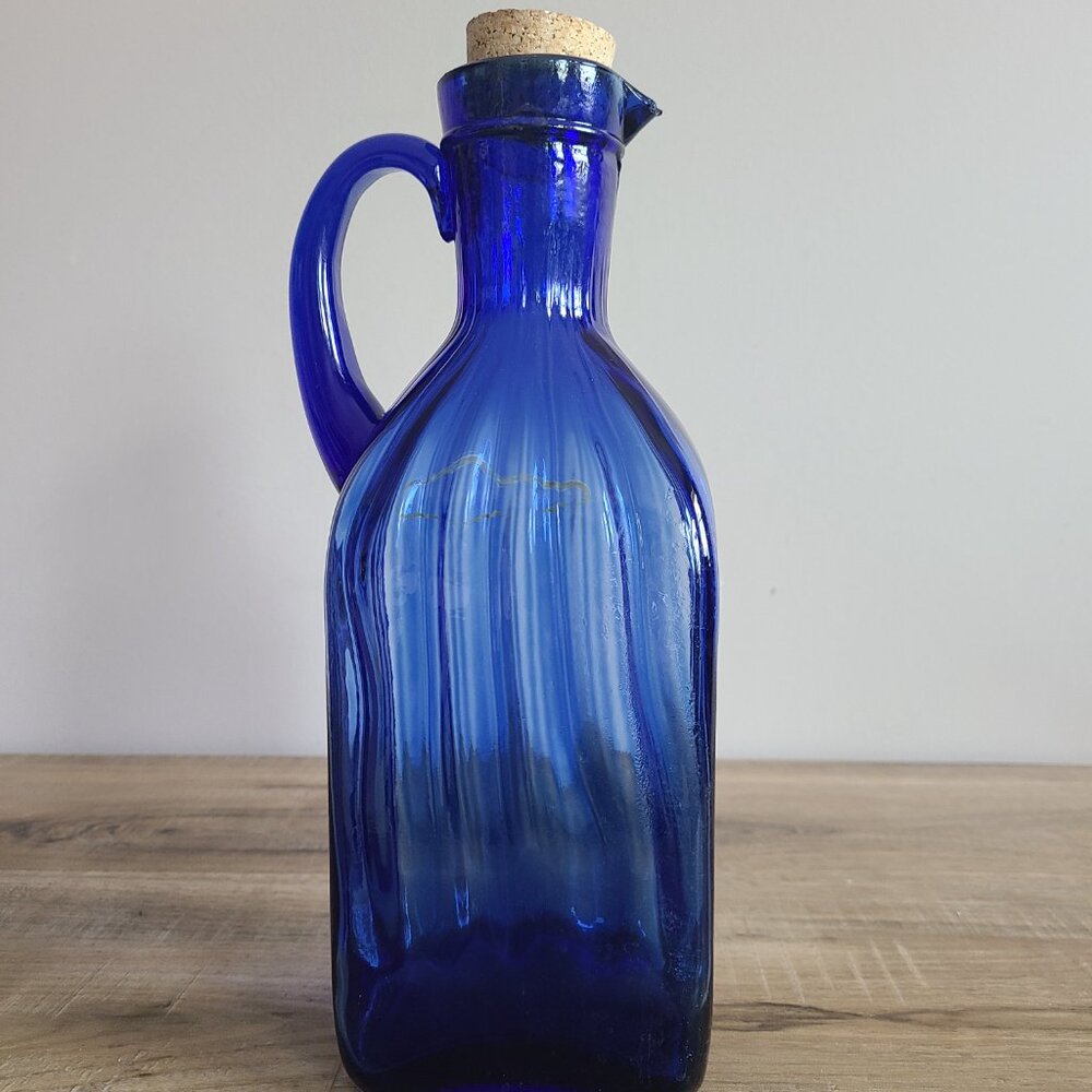 Cobalt blue ribbed glass bottle/jar/decanter with cork stopper. - Picture 5 of 12